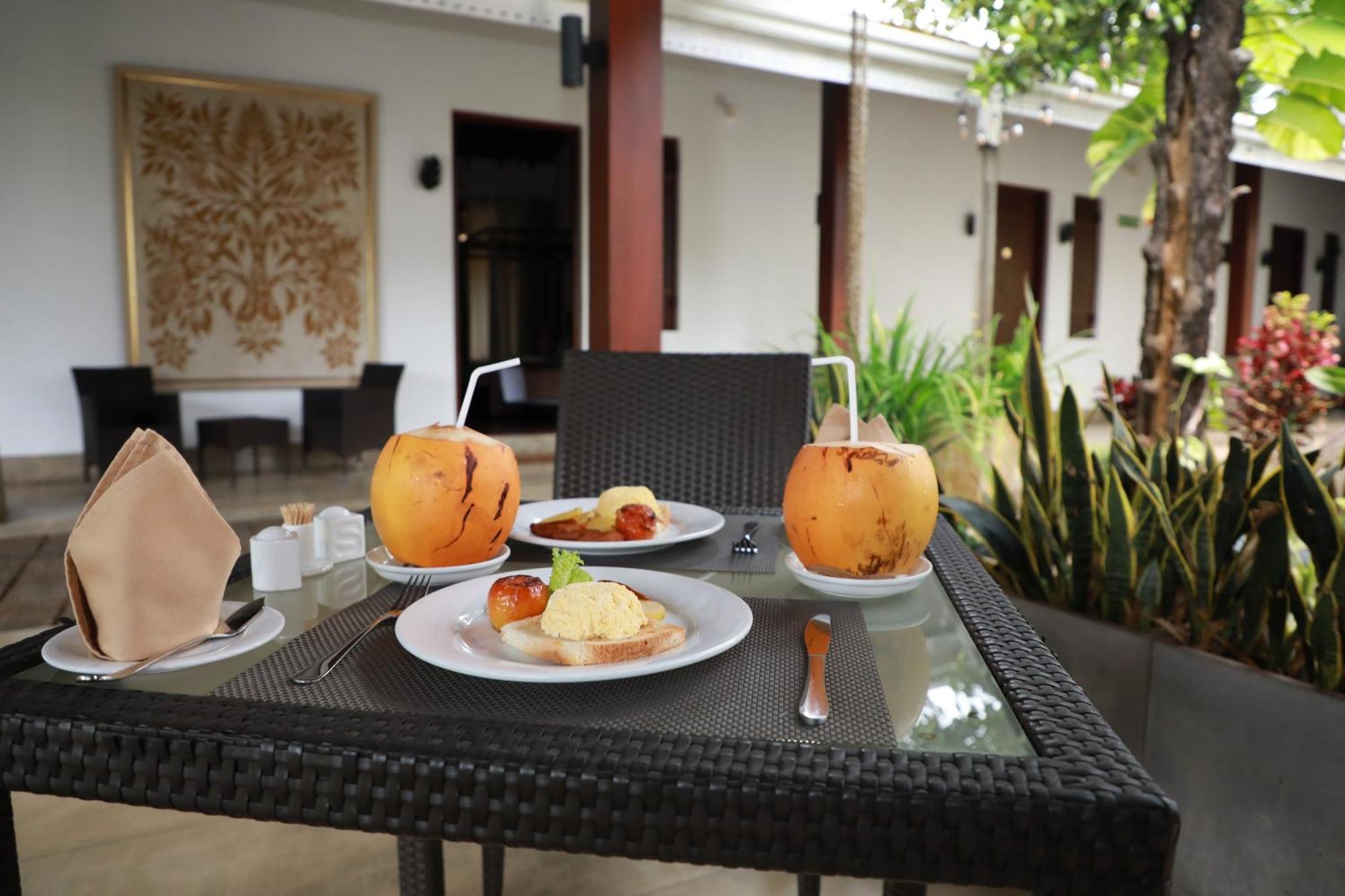 Hotel Swanee Grand Negombo Exterior foto